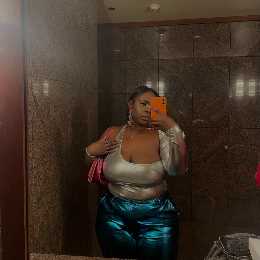 Meet your Posher, Miss Don’t Miss💋